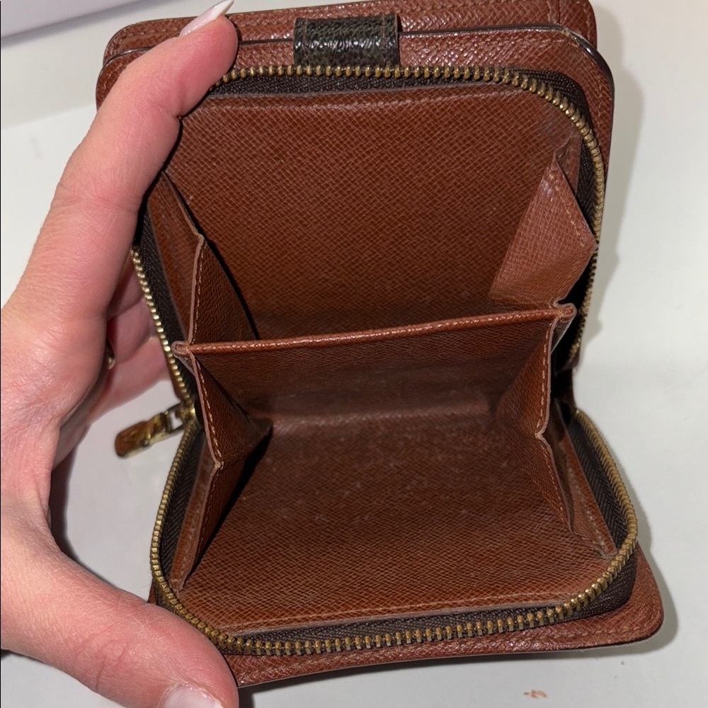 Louis Vuitton Monogram Wallet - Picture 5 of 9